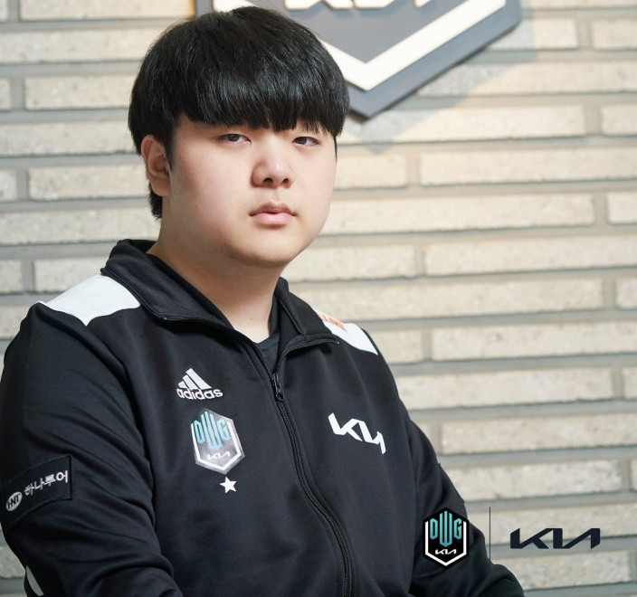 包含KT碾压C9,Canyon极限生还后反打鏖战多局半决赛,引爆全场热议的词条 包含KT碾压C9,Canyon极限生还后反打鏖战多局半决赛,引爆全场热议的词条