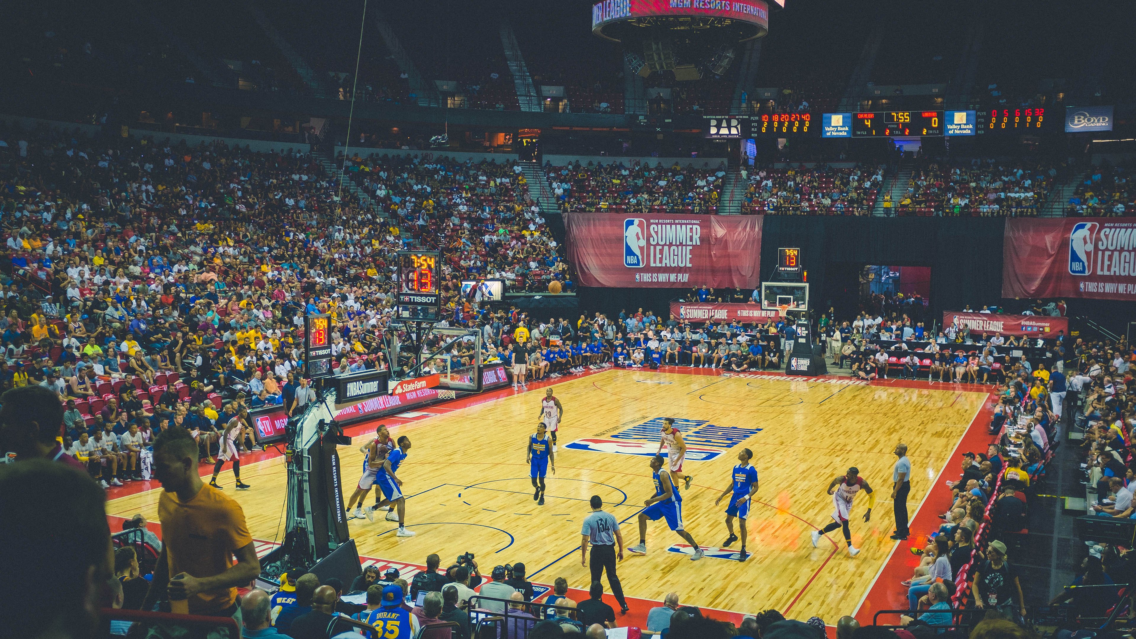 焦点战他让全欧闭嘴！卡马文加完美证明，皇马硬仗血脉苏醒